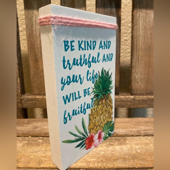 Pineapple Tier Tray Decor, Be Kind & Truthful & Your Life Will Be Fruitful Decor - Picture 5 of 9